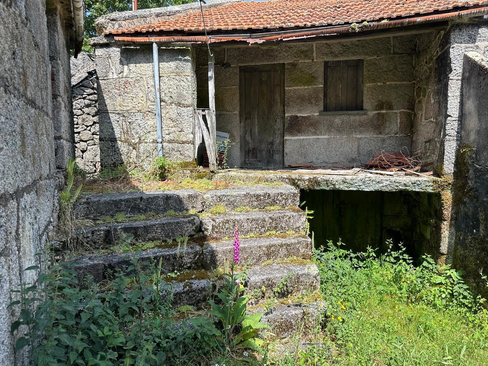 Moradia para restauro em Castro Laboreiro, Viana do Castelo