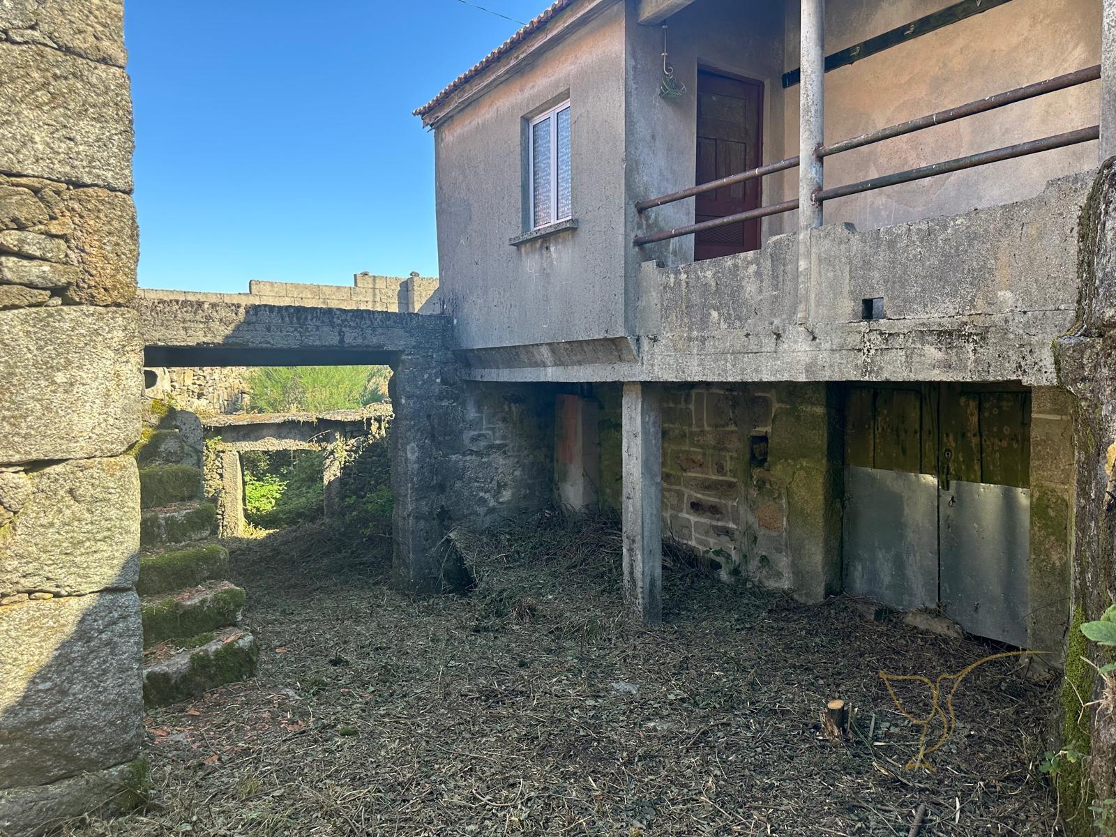 Moradia para restauro em Castro Laboreiro, Viana do Castelo