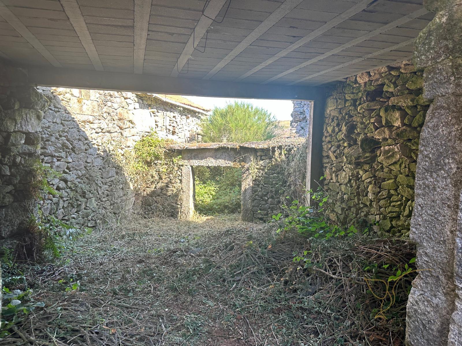 Moradia para restauro em Castro Laboreiro, Viana do Castelo
