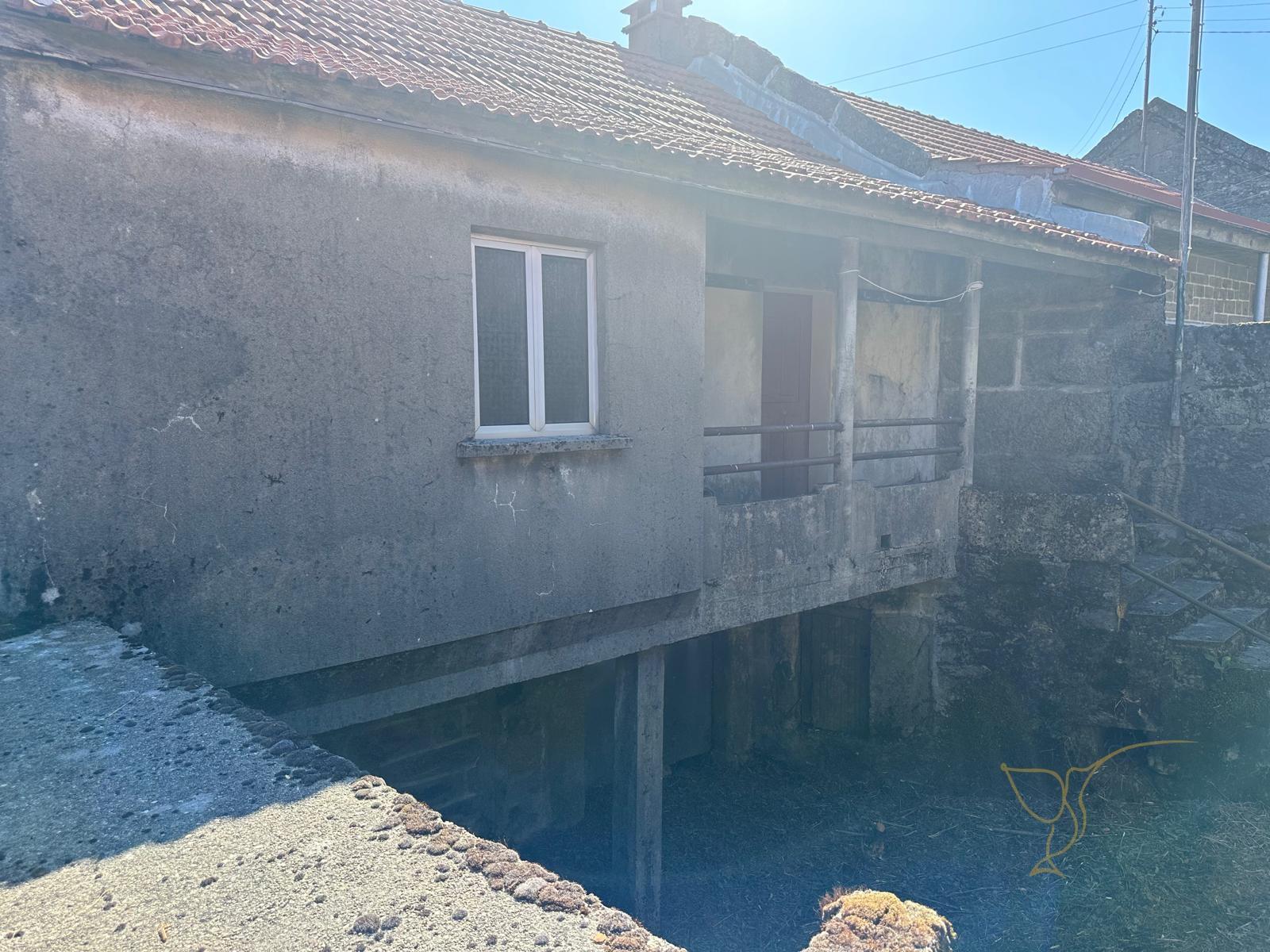 Moradia para restauro em Castro Laboreiro, Viana do Castelo