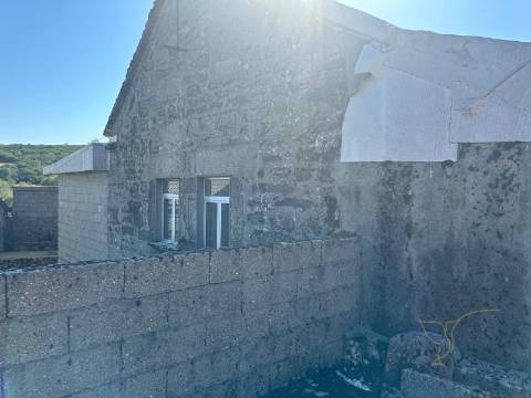 Moradia para restauro em Castro Laboreiro, Viana do Castelo