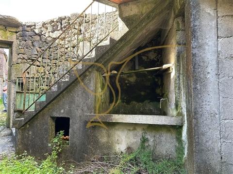 Moradia para restauro em Castro Laboreiro, Viana do Castelo