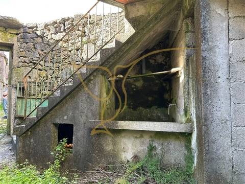 Moradia para restauro em Castro Laboreiro, Viana do Castelo