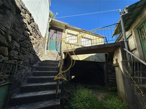 Moradia para restauro em Castro Laboreiro, Viana do Castelo