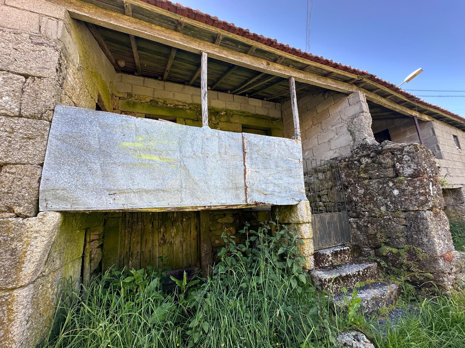 Moradia para restauro em Castro Laboreiro, Viana do Castelo