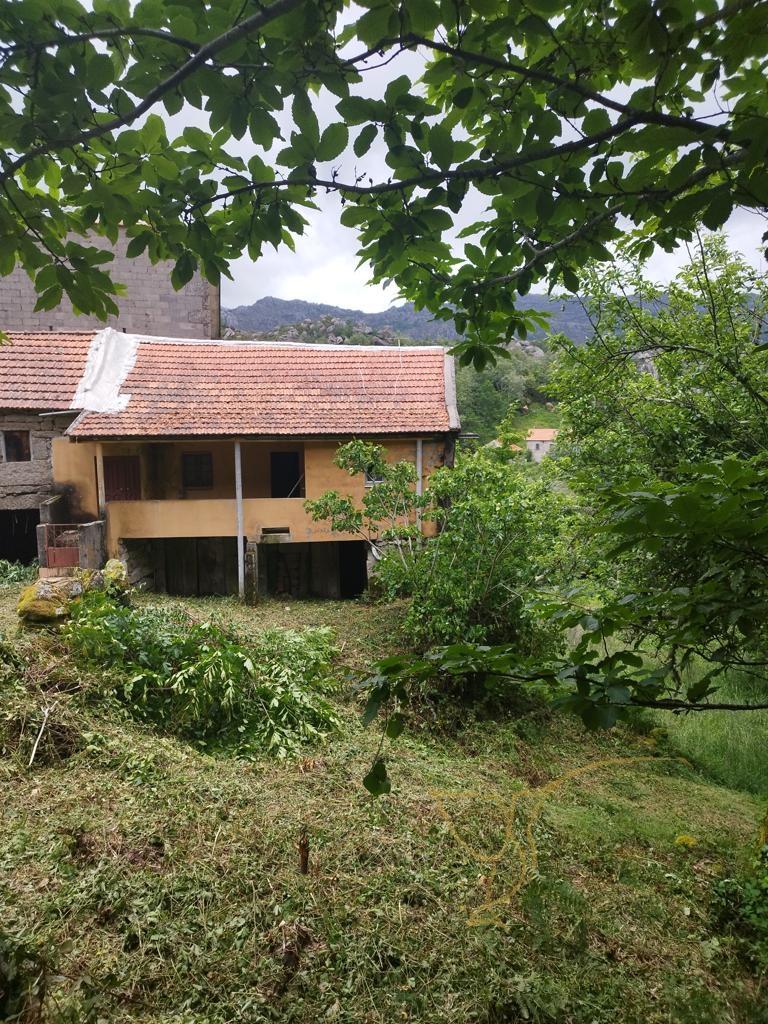 Moradia para restauro em Castro Laboreiro, Viana do Castelo
