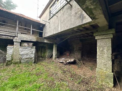 Moradia para restauro em Castro Laboreiro, Viana do Castelo