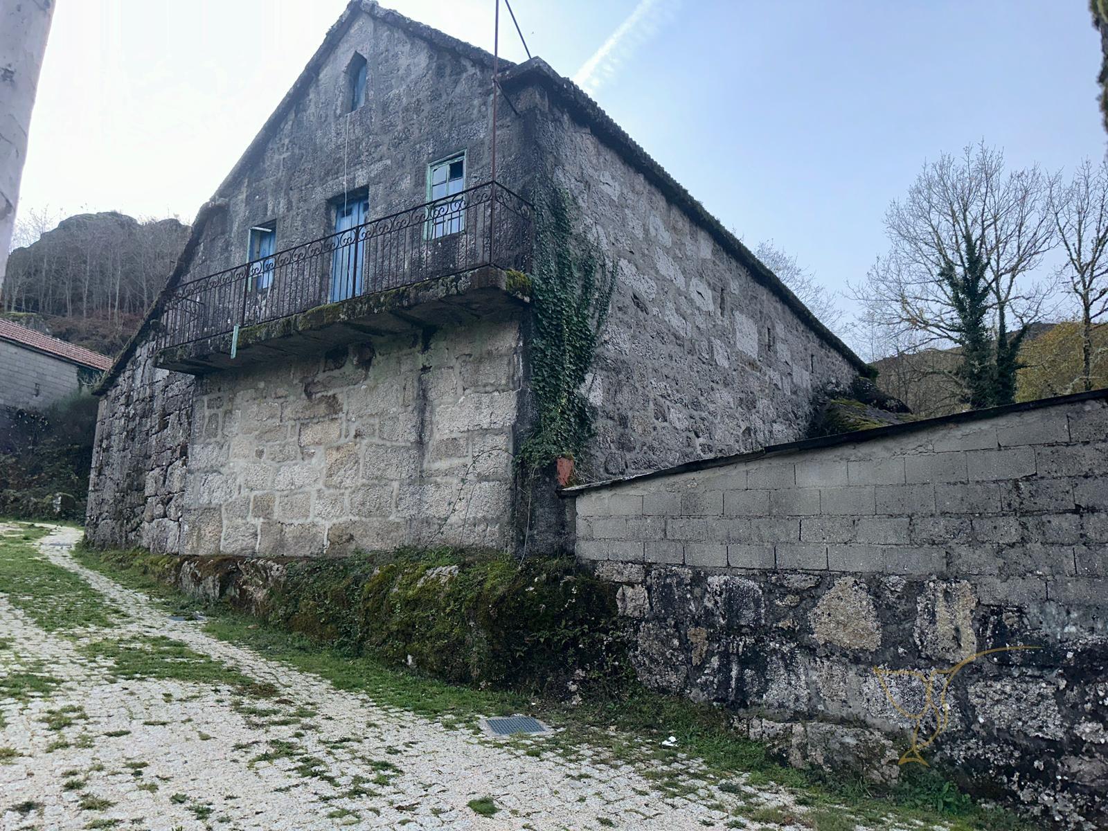 Moradia para restauro em Castro Laboreiro, Viana do Castelo
