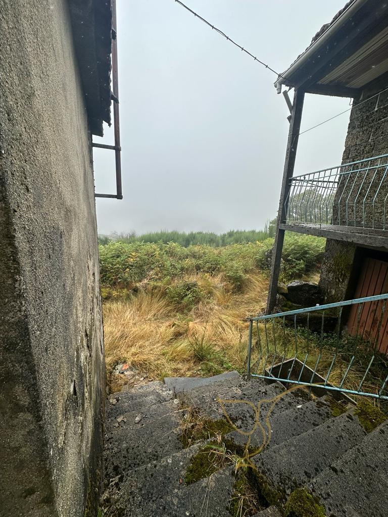 Moradia para restauro em Castro Laboreiro, Viana do Castelo