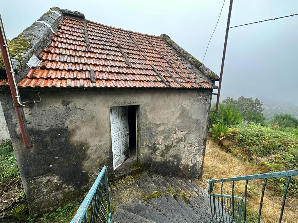 Moradia para restauro em Castro Laboreiro, Viana do Castelo