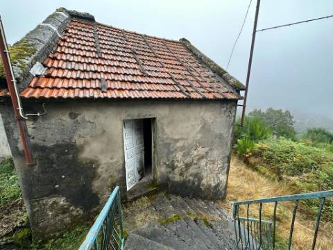 Moradia para restauro em Castro Laboreiro, Viana do Castelo