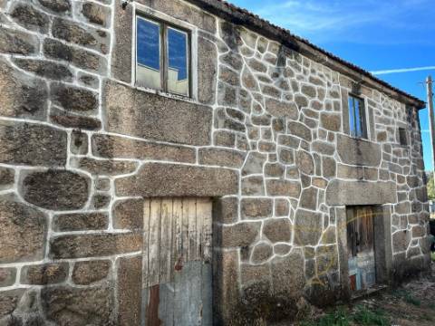 Moradia para restauro em Castro Laboreiro, Viana do Castelo