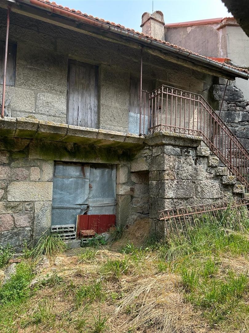 Moradia para restauro em Castro Laboreiro, Viana do Castelo