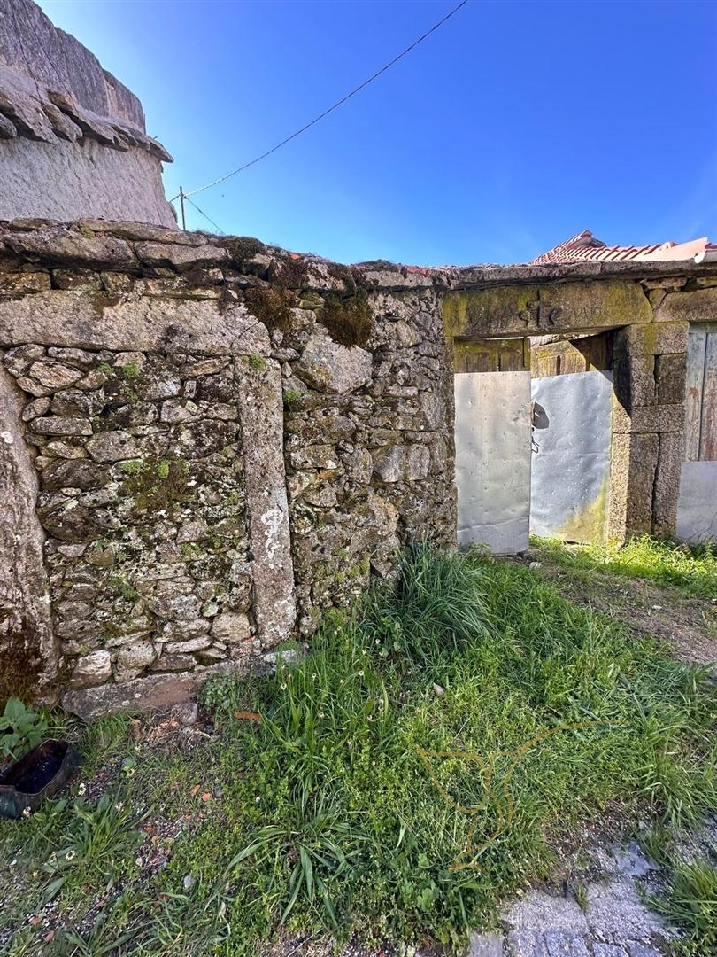 Moradia em restauro em Castro Laboreiro, Viana do Castelo