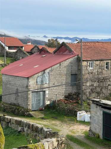 Moradia para restauro em Castro Laboreiro, Viana do Castelo