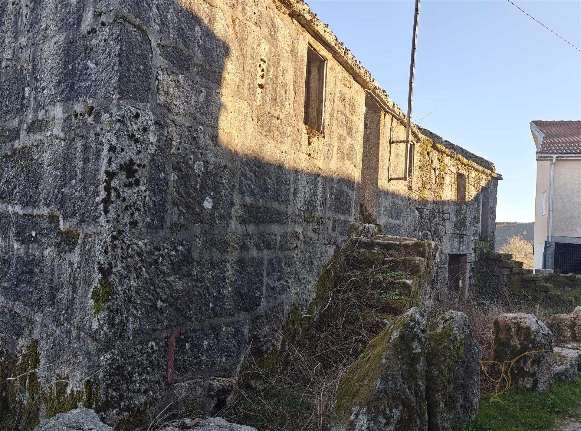 Moradia para restauro em Castro Laboreiro, Viana do Castelo