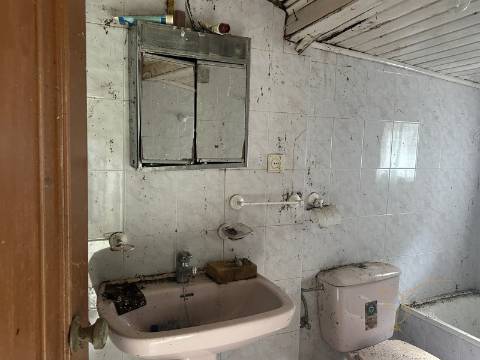 Moradia para restauro em Castro Laboreiro, Viana do Castelo