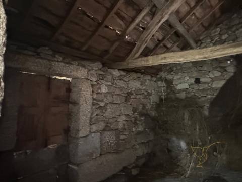 Moradia para restauro em Castro Laboreiro, Viana do Castelo