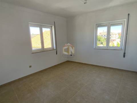Vende-se Apartamento T2 no centro do Sabugal