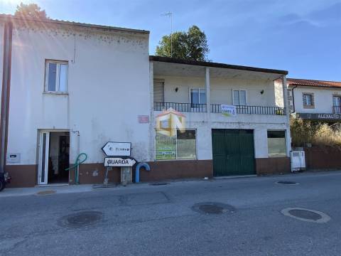 Moradia Geminada V2 com Garagem e logradouro em Sabugal