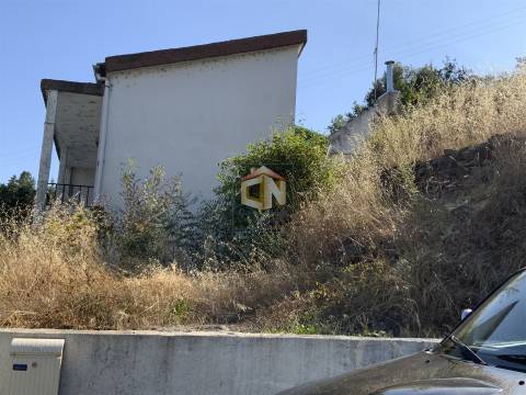 Moradia Geminada V2 com Garagem e logradouro em Sabugal