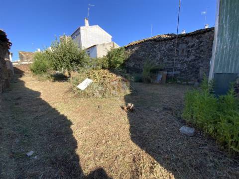 3 Moradias em Pedra para Venda na Zona Histórica do Sabugal (dentro das Muralhas)