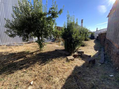 3 Moradias em Pedra para Venda na Zona Histórica do Sabugal (dentro das Muralhas)