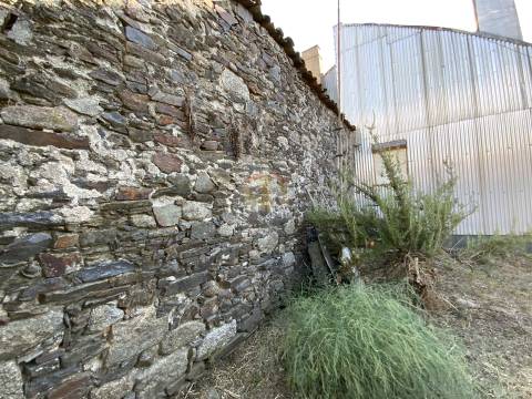3 Moradias em Pedra para Venda na Zona Histórica do Sabugal (dentro das Muralhas)