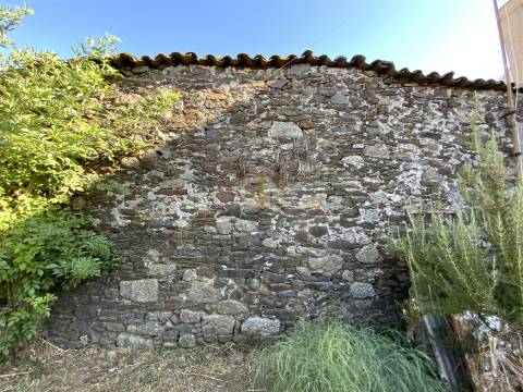 3 Moradias em Pedra para Venda na Zona Histórica do Sabugal (dentro das Muralhas)