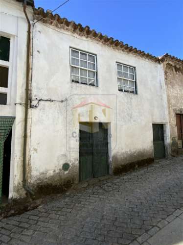3 Moradias em Pedra para Venda na Zona Histórica do Sabugal (dentro das Muralhas)