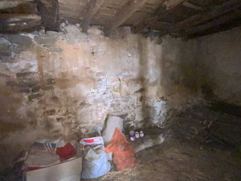 3 Moradias em Pedra para Venda na Zona Histórica do Sabugal (dentro das Muralhas)