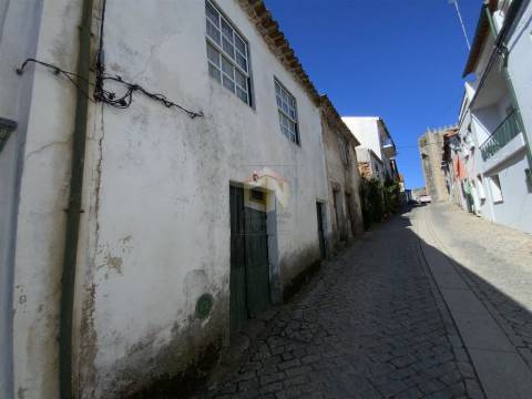 3 Moradias em Pedra para Venda na Zona Histórica do Sabugal (dentro das Muralhas)