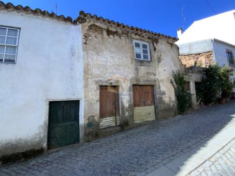 3 Moradias em Pedra para Venda na Zona Histórica do Sabugal (dentro das Muralhas)