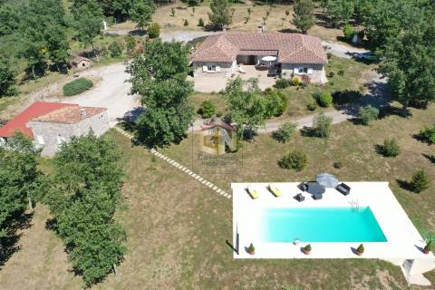 Quinta com 6 Ha com Moradia T5+T1 e Piscina Exterior