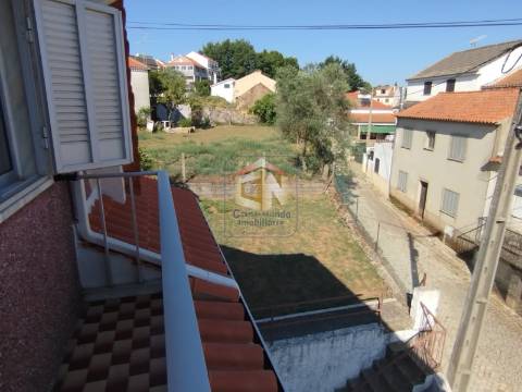 Moradia isolada T3+2 Duplex em Quadrazais - Sabugal