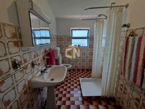 Moradia isolada T3+2 Duplex em Quadrazais - Sabugal
