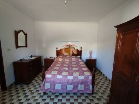 Moradia isolada T3+2 Duplex em Quadrazais - Sabugal