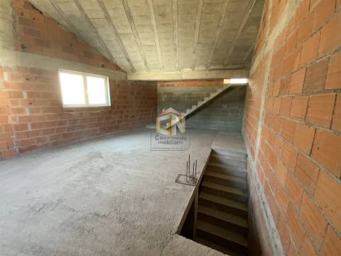 Moradia V2 em fase final de Construção