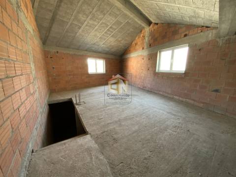 Moradia V2 em fase final de Construção