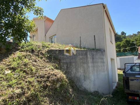Moradia V2 em fase final de Construção