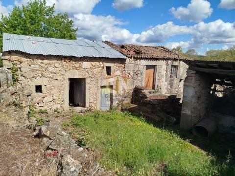 Moradia para Reconstrução com projeto de Arquitetura Aprovado