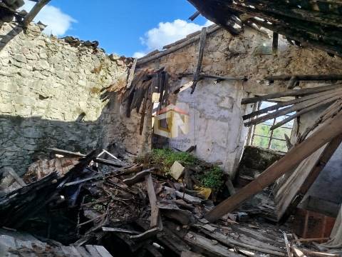 Moradia para Reconstrução com projeto de Arquitetura Aprovado