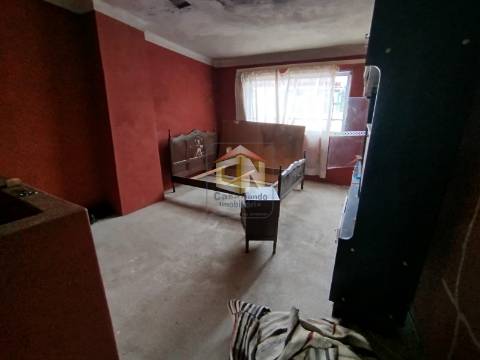 Prédio de 4 Andares com Loja/Escritório