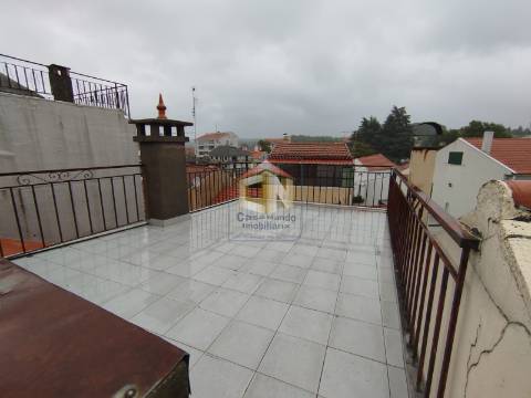 Prédio de 4 Andares com Loja/Escritório
