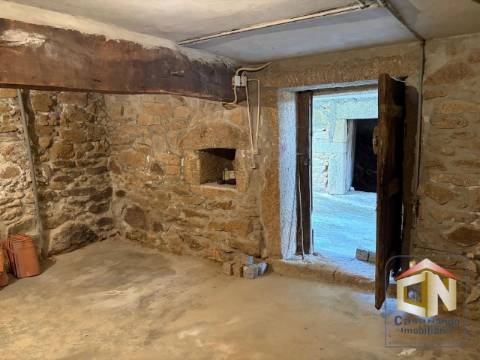 Moradia T2 em Pedra em Seixo do Côa - Sabugal - 58900€