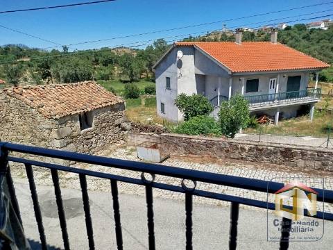 Moradia T2 em Pedra em Seixo do Côa - Sabugal - 58900€