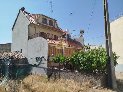 Moradia em Banda T3 + 1 - Aldeia Velha - Sabugal