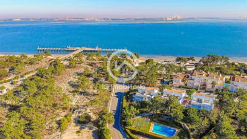 Moradia T4 e T5 em Tróia com piscina