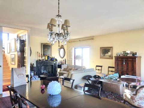 Apartamento T4+1 com garagem para 4 carros