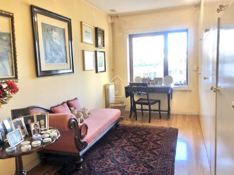 Apartamento T4+1 com garagem para 4 carros